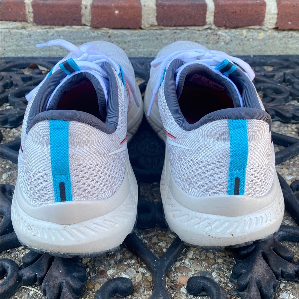 Saucony Light Tan Running Shoes - Picture 3 of 8